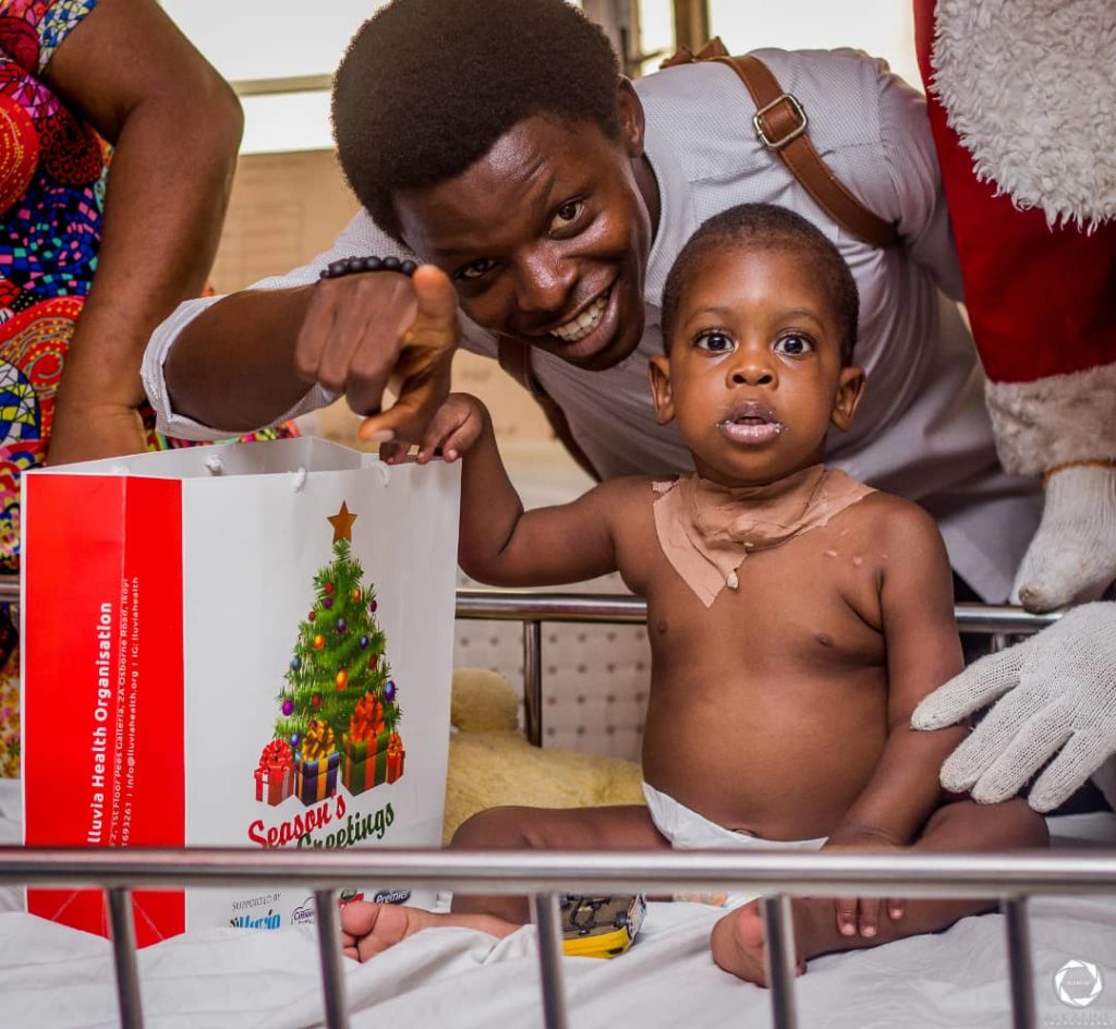 Christmas activities: Decorations and gifts on pediatric wards